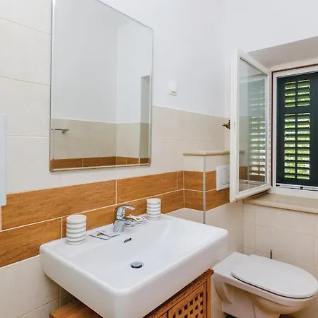 Five-bedroom In בית נופש *