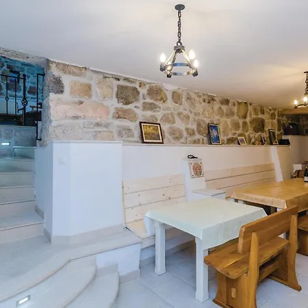 Five-bedroom In Feriehus Lovorno