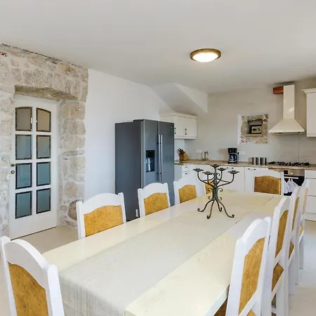 Five-bedroom In *