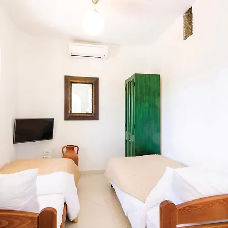 Five-bedroom In * Lovorno