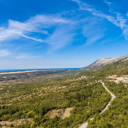 Five-bedroom In בית נופש Lovorno