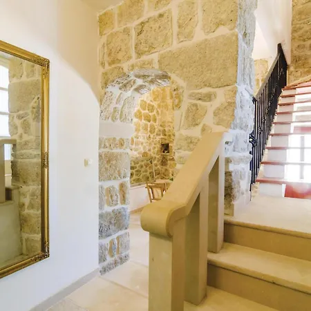 בית נופש Five-bedroom In Lovorno