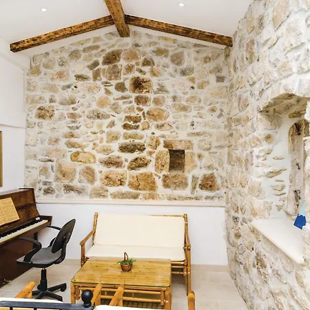 Five-bedroom In Lovorno