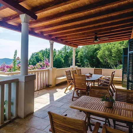 בית נופש Five-bedroom In *