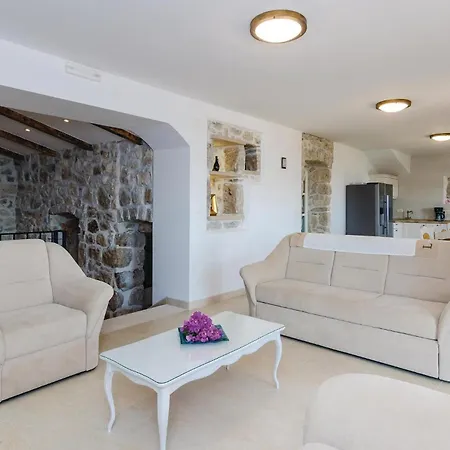 Five-bedroom In בית נופש Lovorno