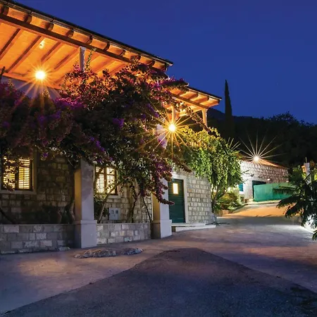 Five-bedroom In בית נופש *