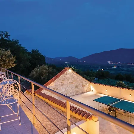 Five-bedroom In * Lovorno