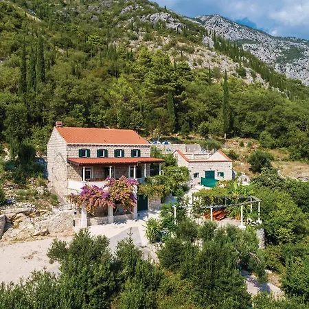 בית נופש Five-bedroom In