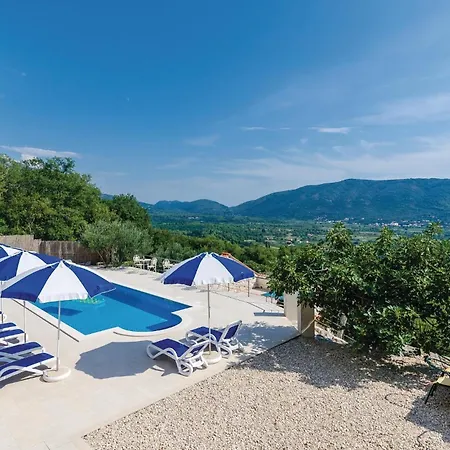 בית נופש Five-bedroom In Lovorno